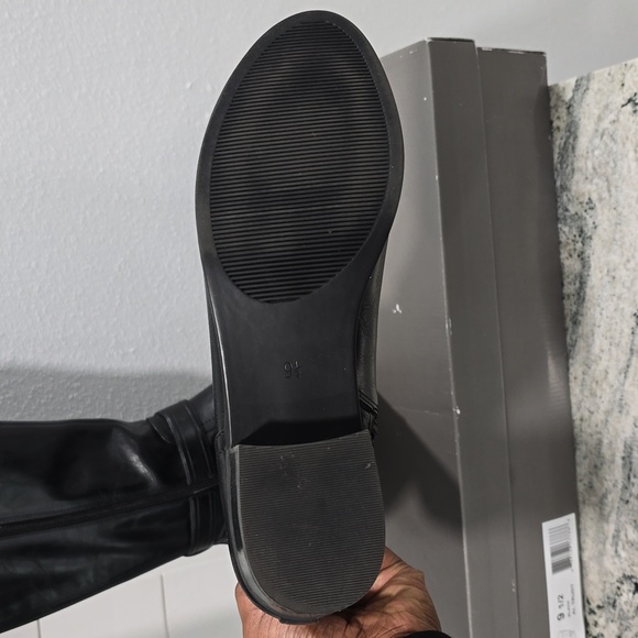 Classic Black Knee-High Boots - Picture 3 of 3